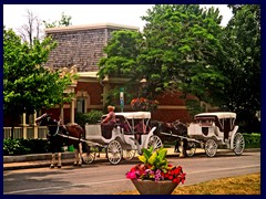 Niagara on the Lake - Horse carriage on Queen St 